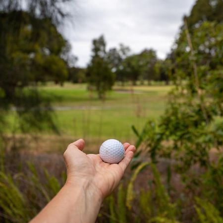 Golf Place Inn Wollongong Primbee エクステリア 写真
